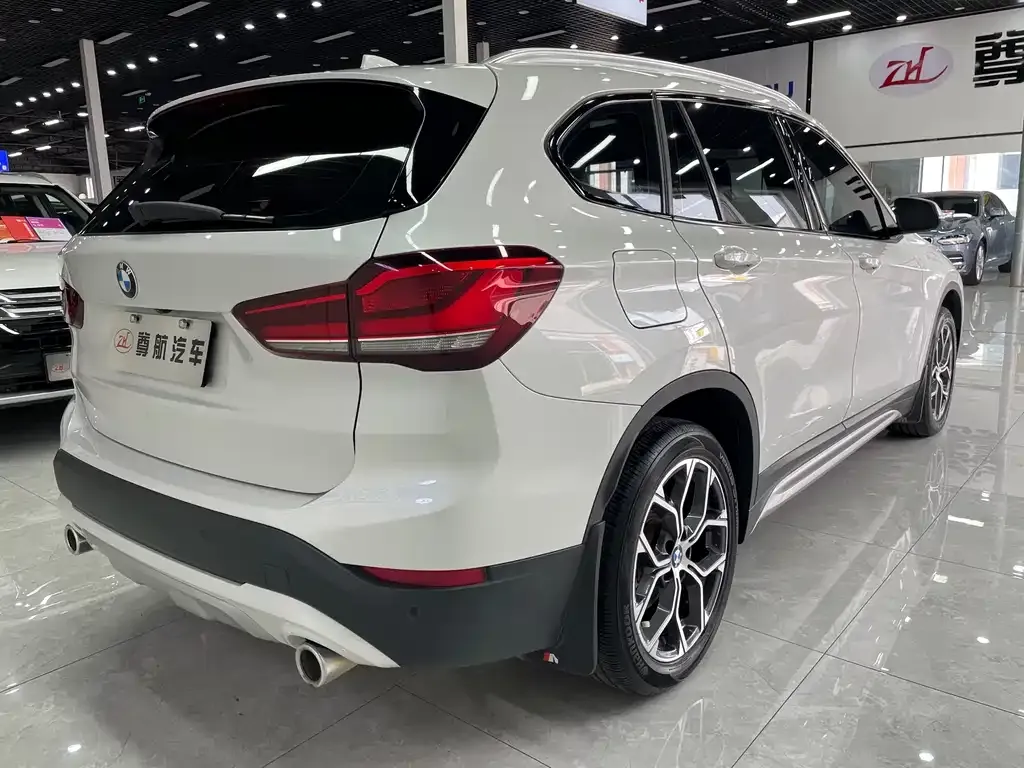 BMW X1 — фото 8
