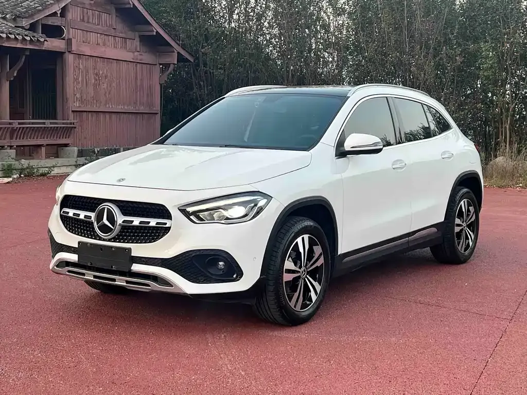 Mercedes-Benz GLA — фото 1