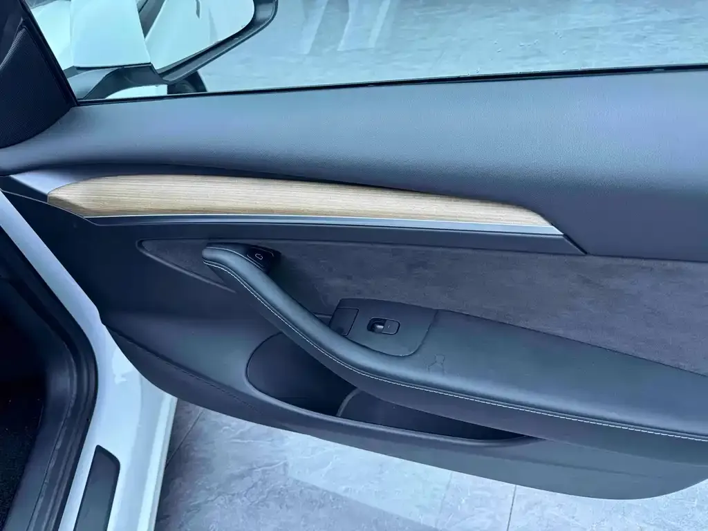 Tesla Model 3 — фото 10