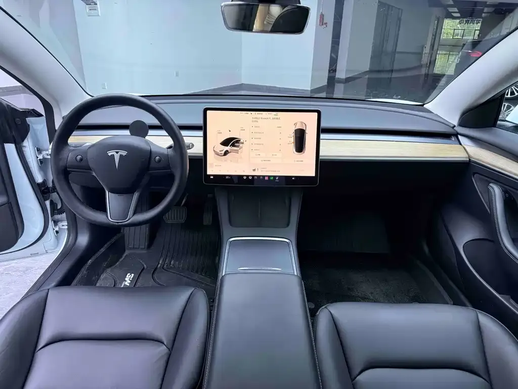 Tesla Model 3 — фото 9