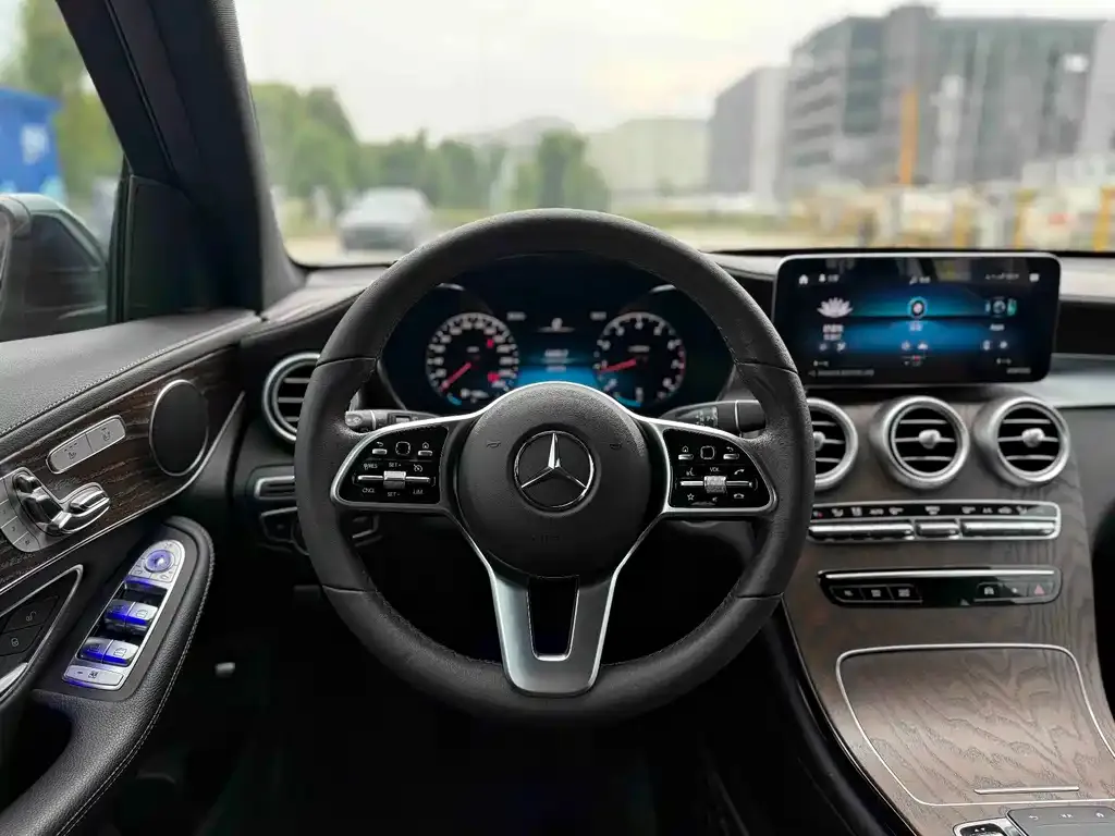 Mercedes-Benz GLC — фото 6