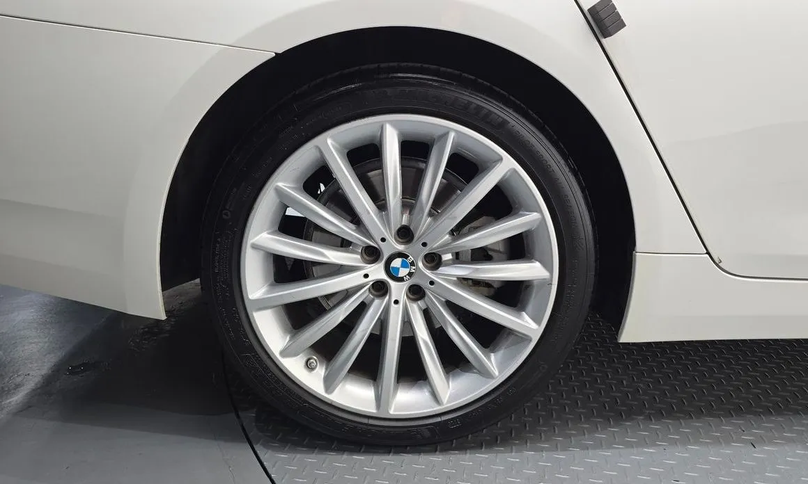 BMW 5-Series — фото 10