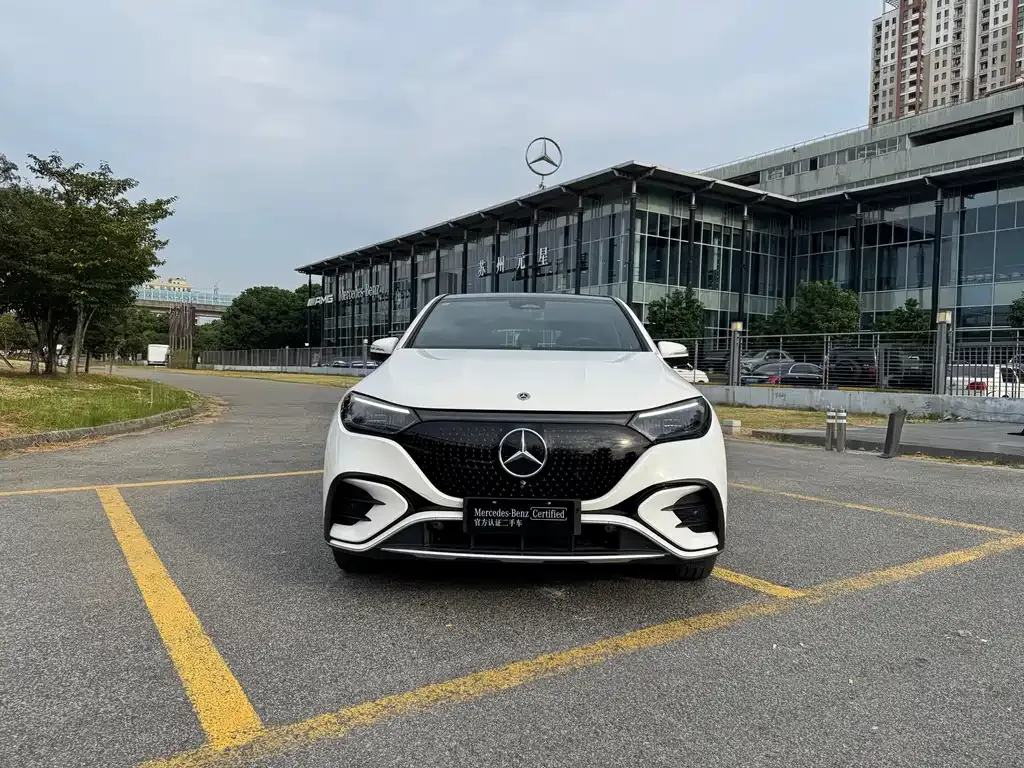 Mercedes-Benz EQE SUV — фото 4
