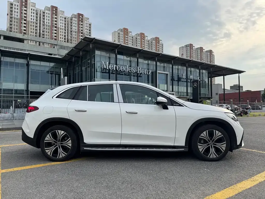 Mercedes-Benz EQE SUV — фото 10