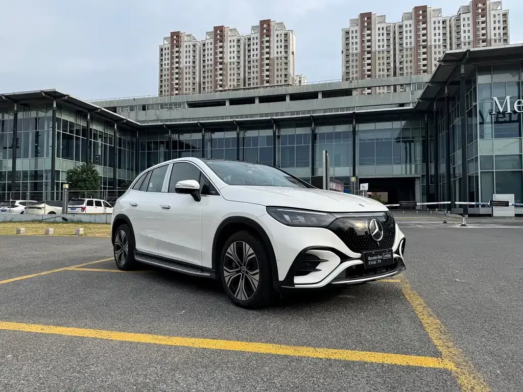 Mercedes-Benz EQE SUV — фото 9