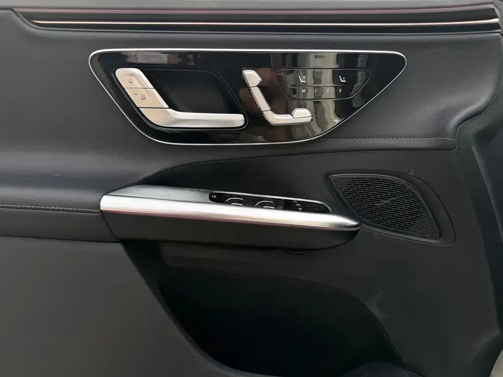 Mercedes-Benz EQE SUV — фото 2