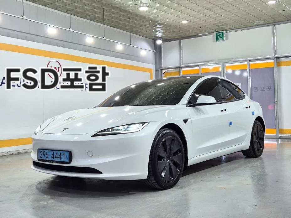 Tesla Model 3 — фото 1
