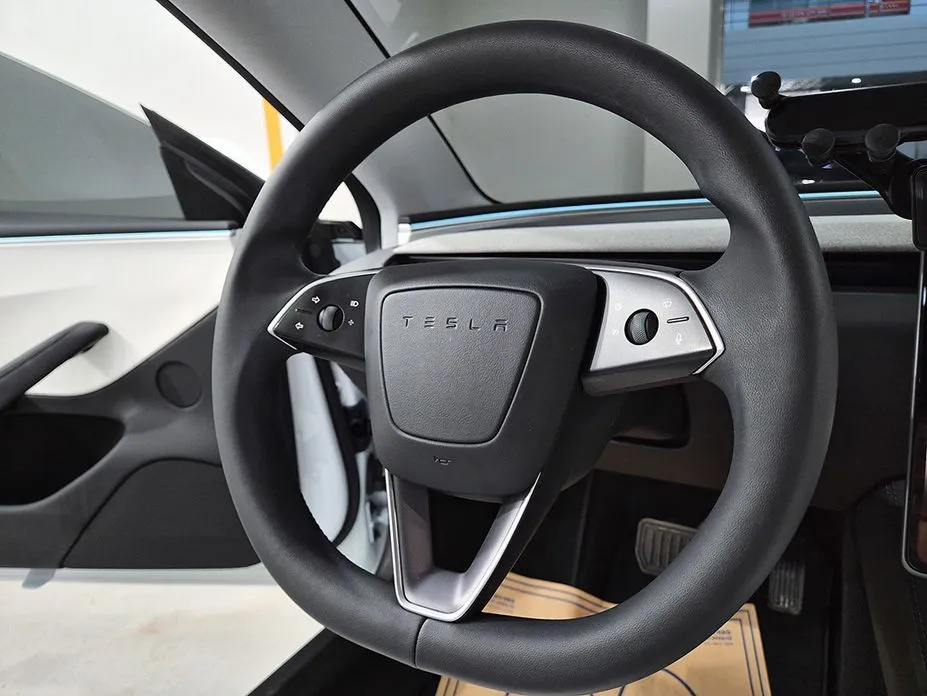 Tesla Model 3 — фото 4