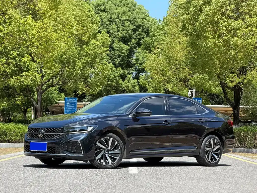 Volkswagen Passat — фото 1