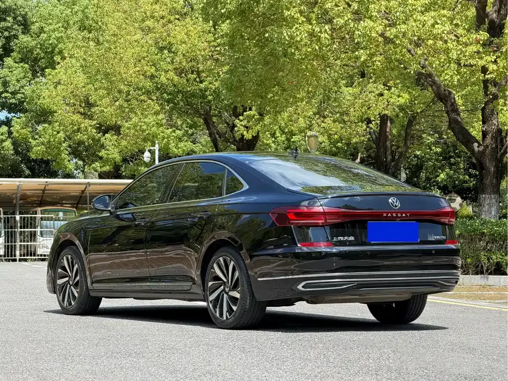 Volkswagen Passat — фото 6