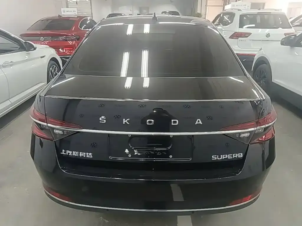 Skoda Superb — фото 8