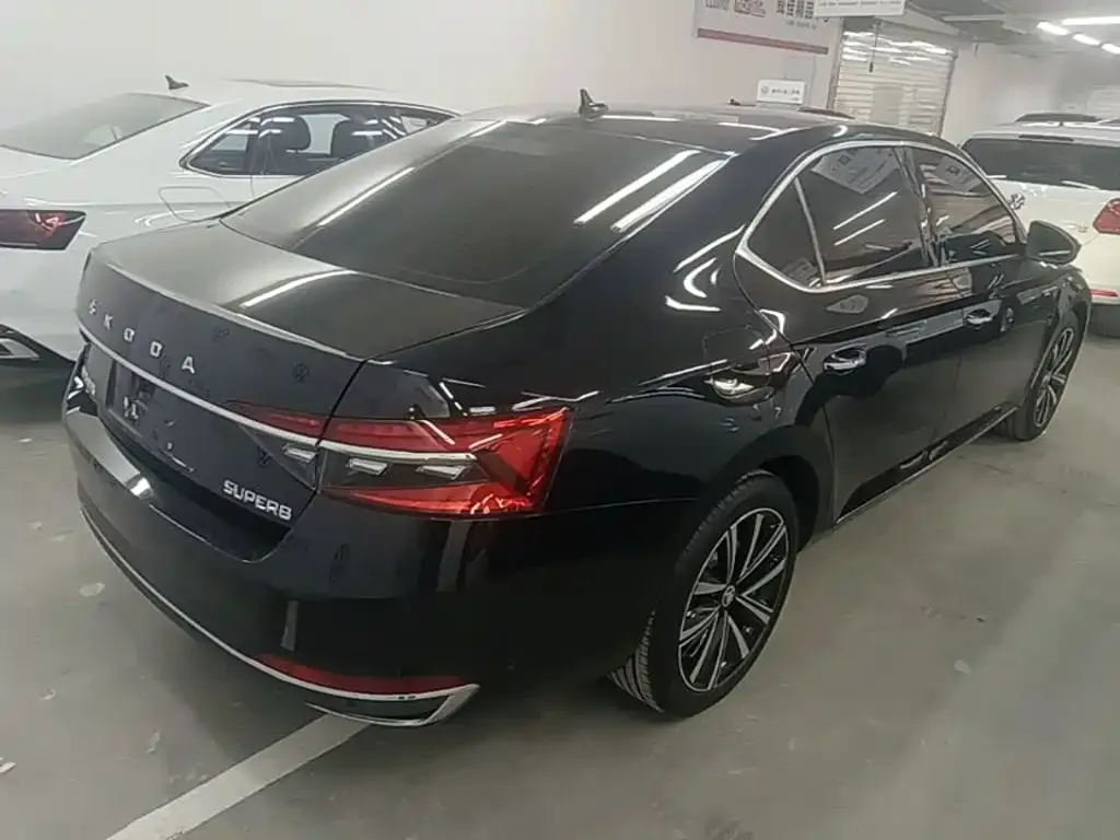 Skoda Superb — фото 10