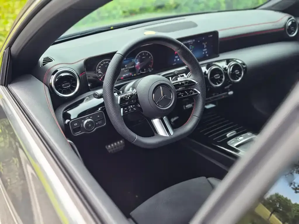 Mercedes-Benz CLA (Import) — фото 2