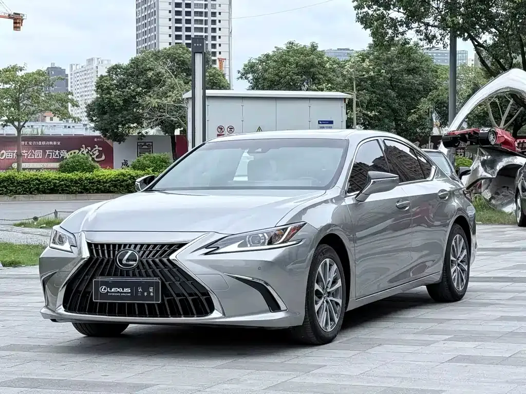 Lexus ES — фото 1