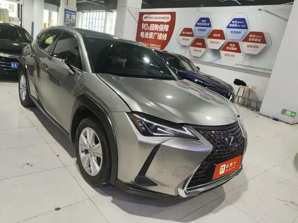 Lexus UX — фото 3