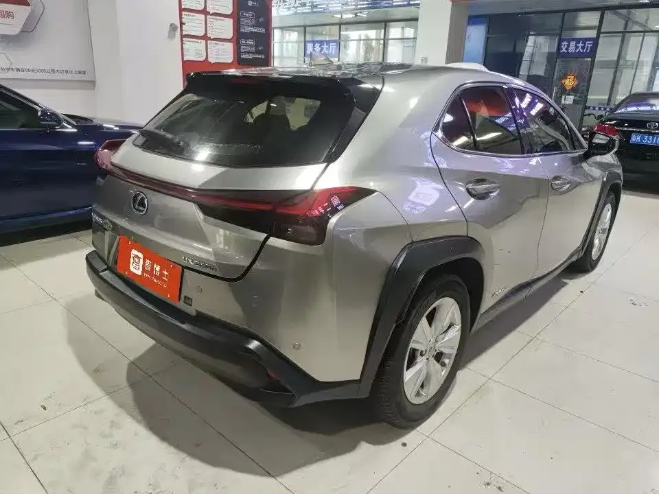 Lexus UX — фото 5