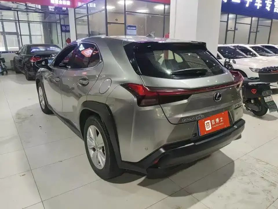 Lexus UX — фото 2