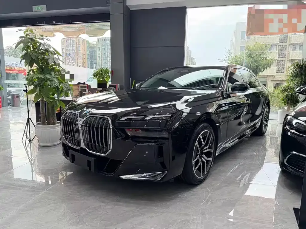 BMW 7 Series — фото 1
