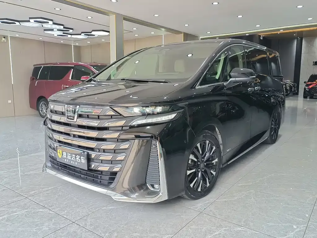 Toyota Vellfire — фото 1