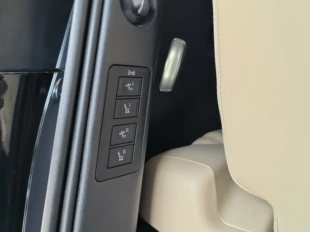 Toyota Vellfire — фото 4