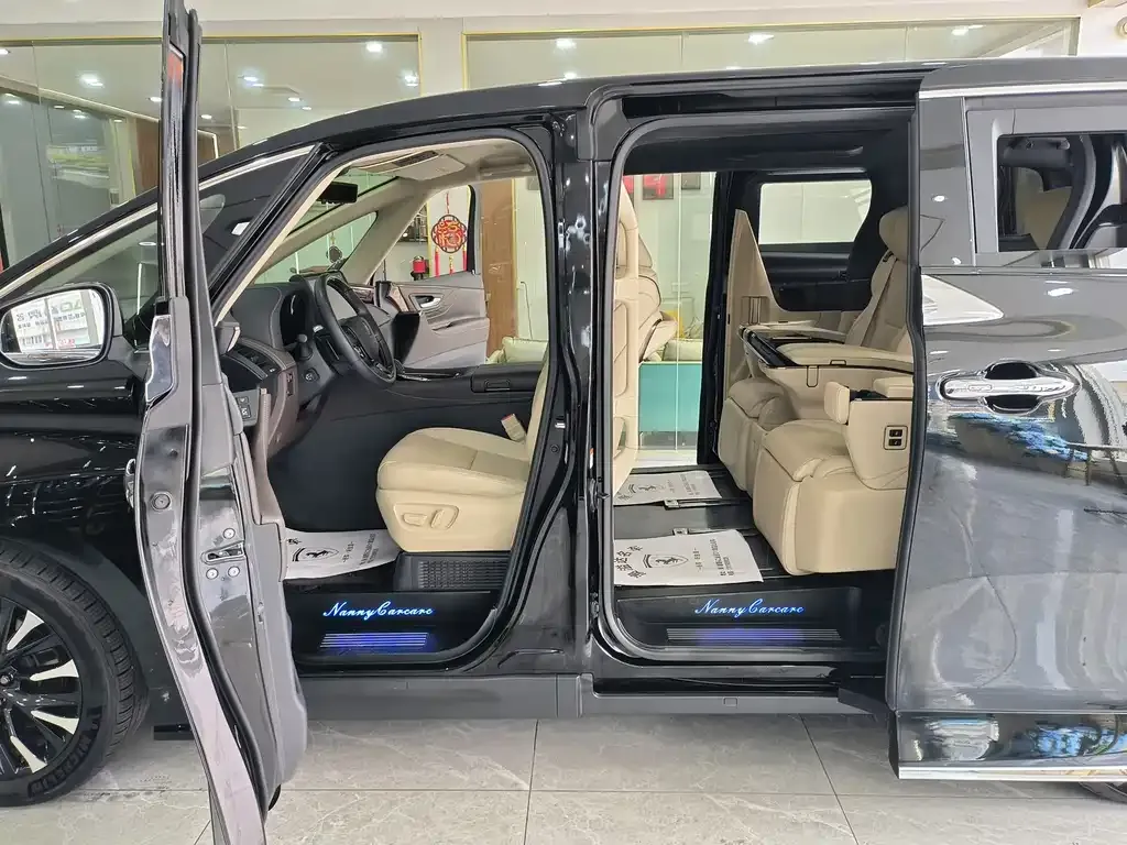 Toyota Vellfire — фото 7