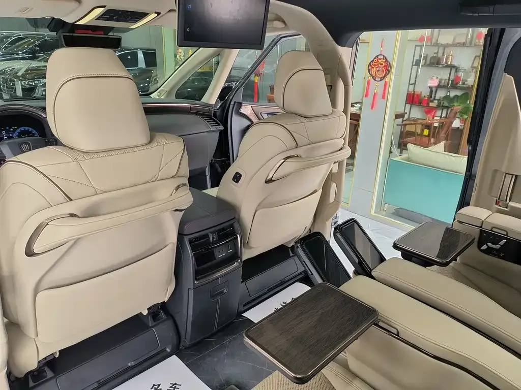 Toyota Vellfire — фото 3