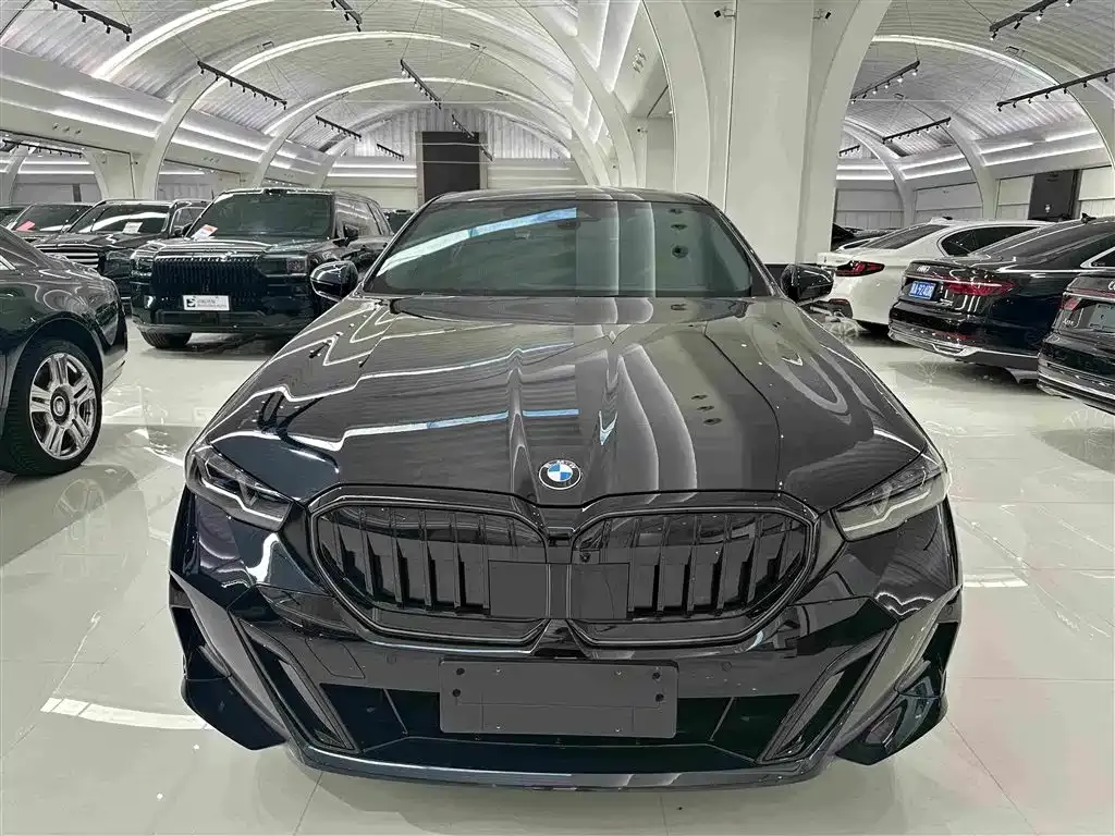 BMW 5 Series — фото 10
