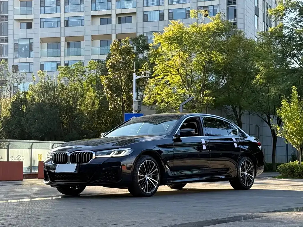 BMW 5 Series — фото 1