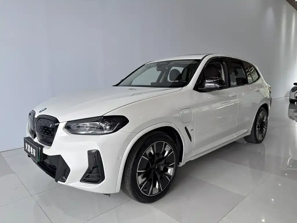 BMW iX3 — фото 1