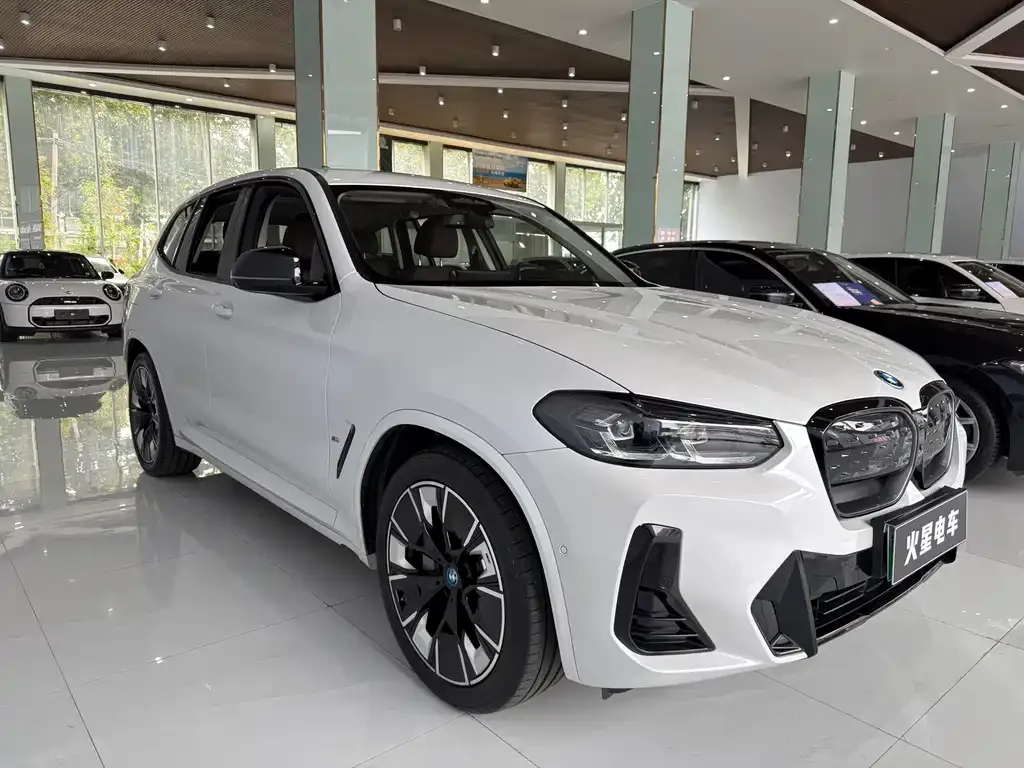 BMW iX3 — фото 10