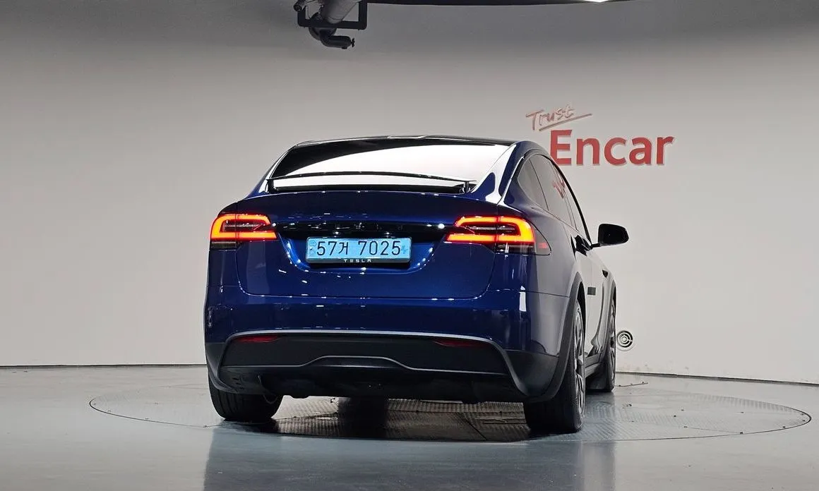 Tesla Model X — фото 7