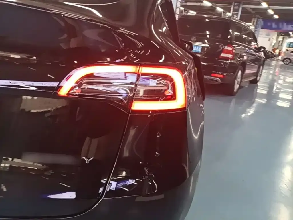 Tesla Model Y — фото 5