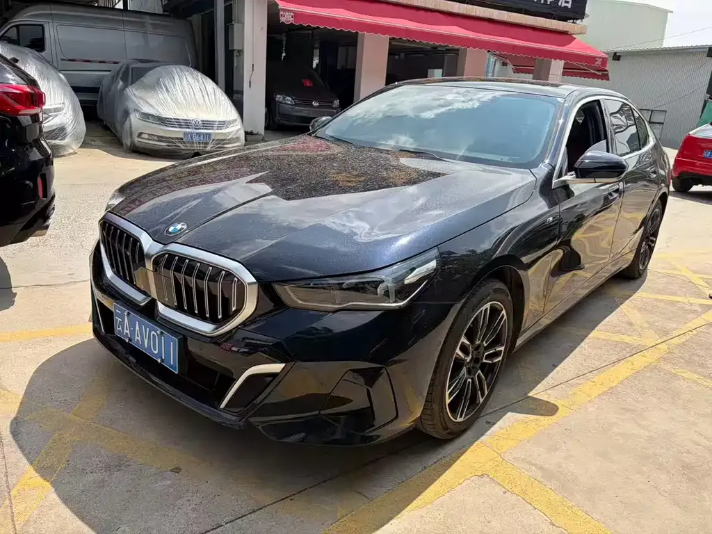 BMW 5 Series — фото 1