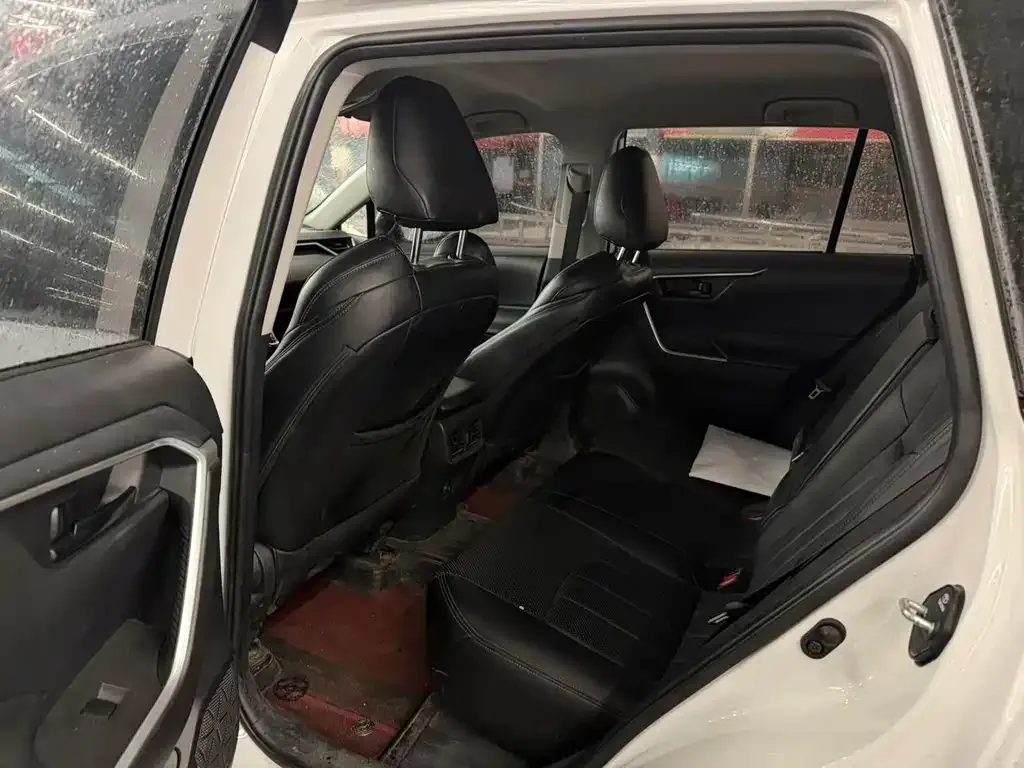 Toyota Wildlander — фото 10