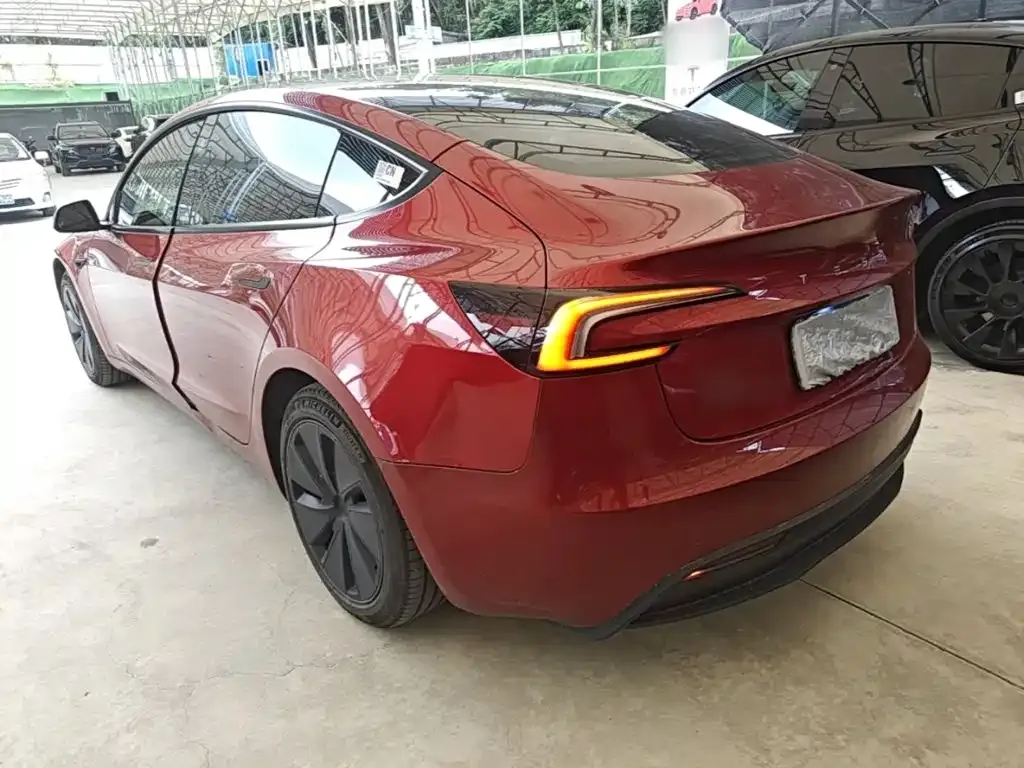 Tesla Model 3 — фото 5