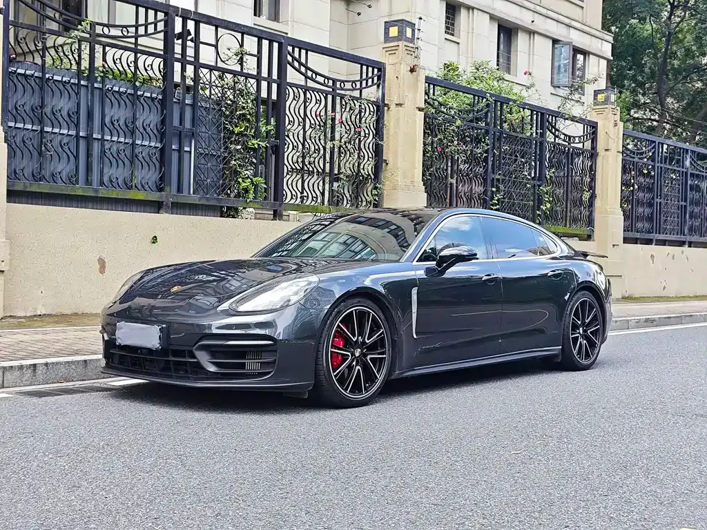 Porsche Panamera — фото 1