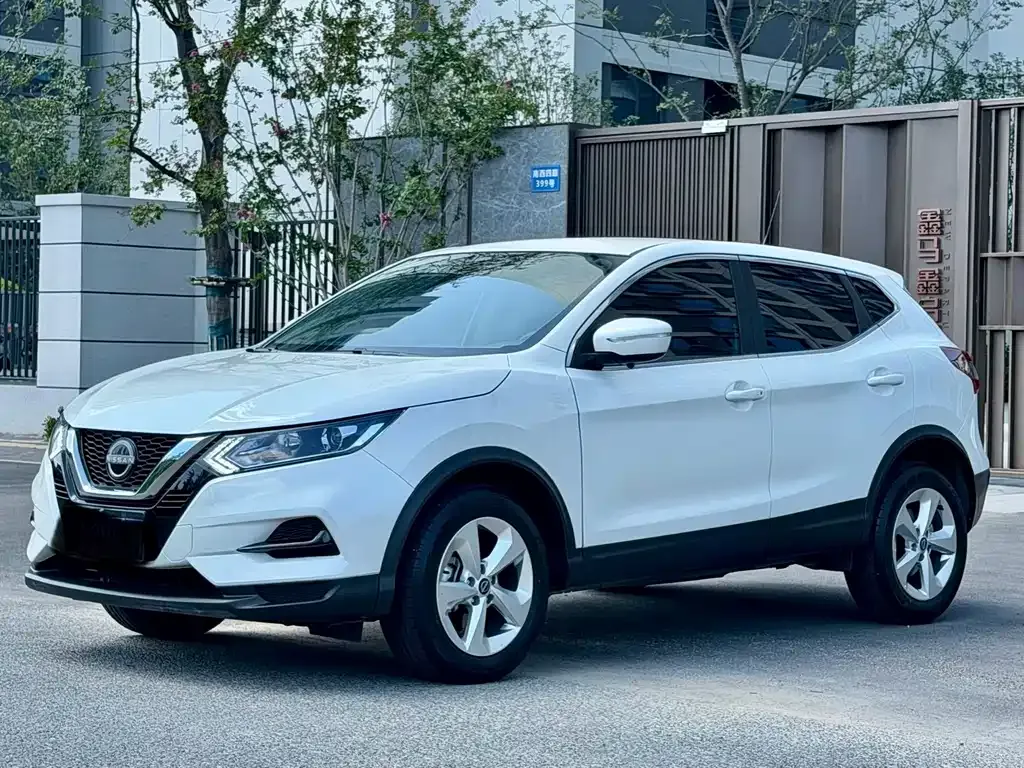 Nissan Qashqai — фото 1