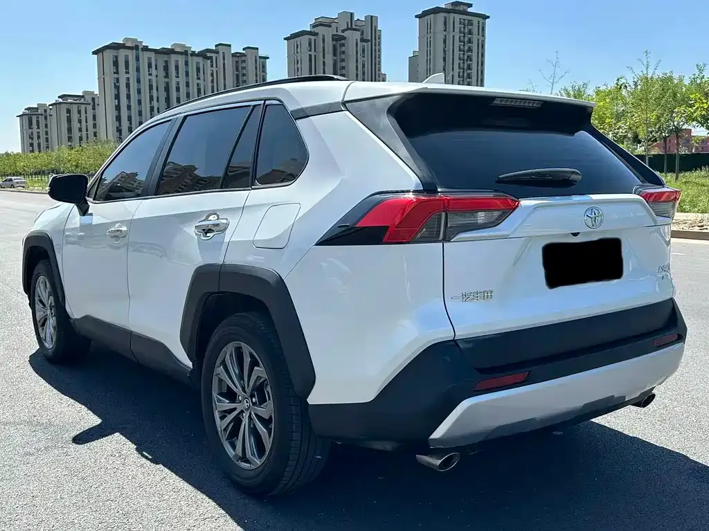 Toyota RAV4 — фото 2