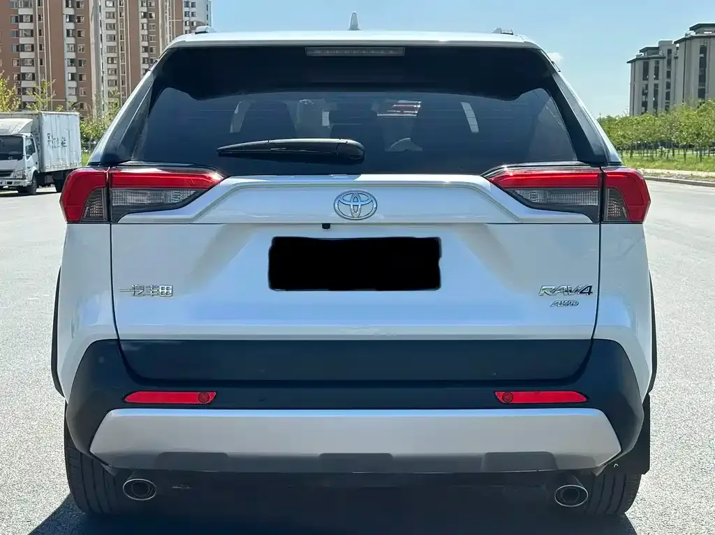 Toyota RAV4 — фото 8
