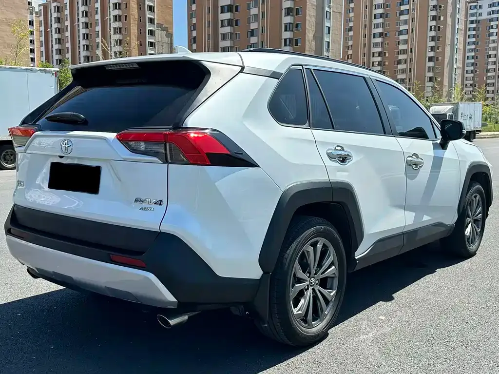 Toyota RAV4 — фото 6