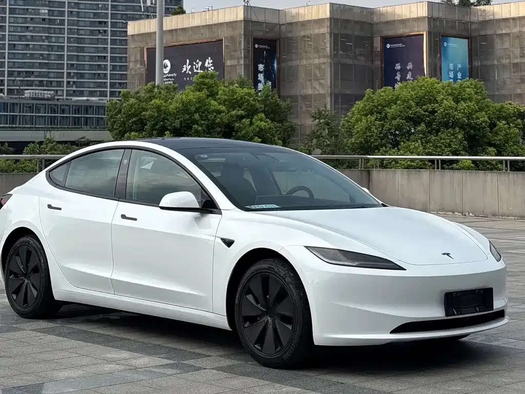 Tesla Model 3 — фото 6