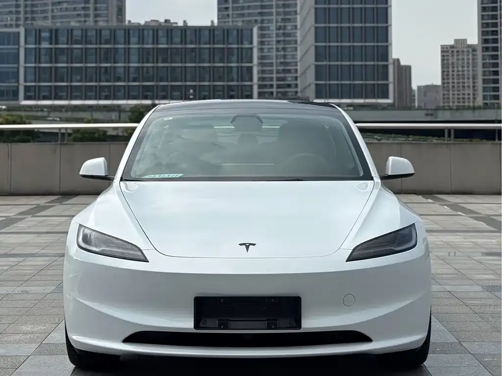Tesla Model 3 — фото 9