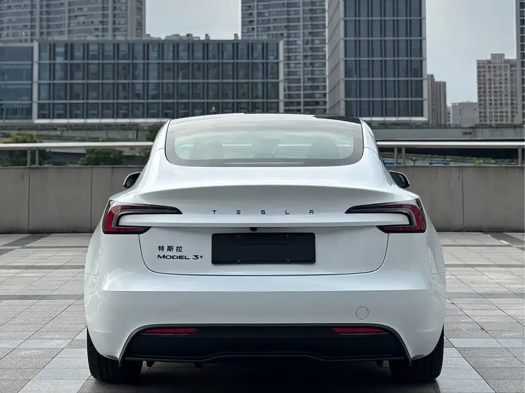 Tesla Model 3 — фото 8