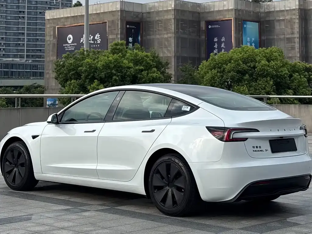 Tesla Model 3 — фото 10