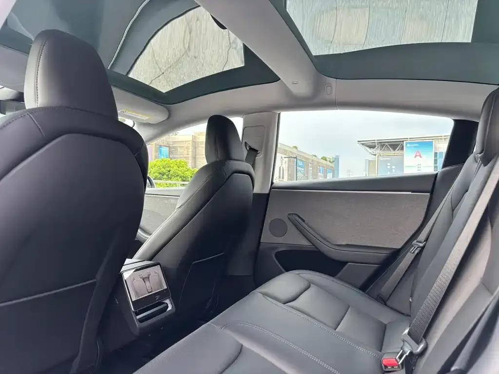 Tesla Model 3 — фото 4