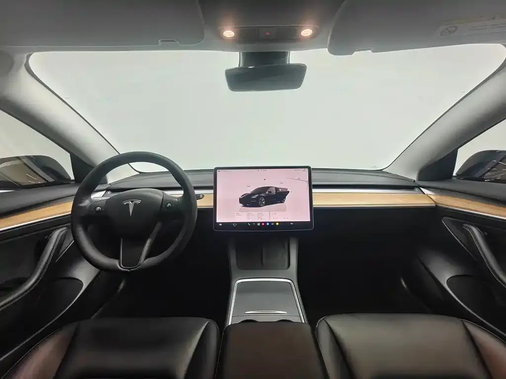 Tesla Model 3 — фото 9