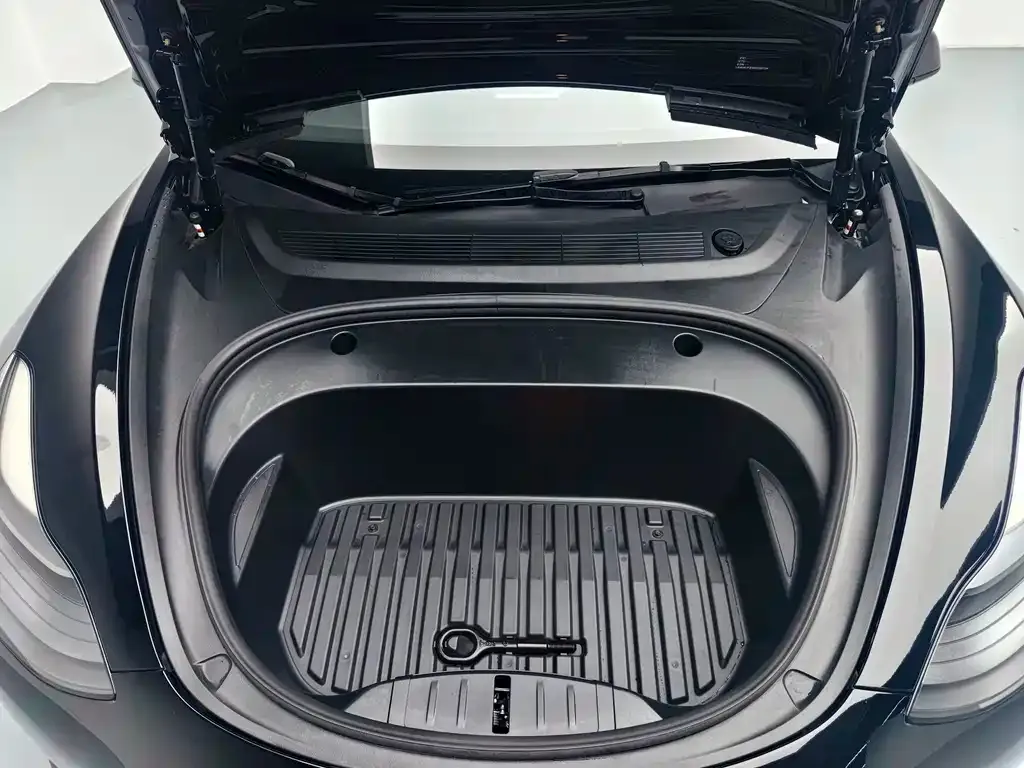 Tesla Model 3 — фото 10