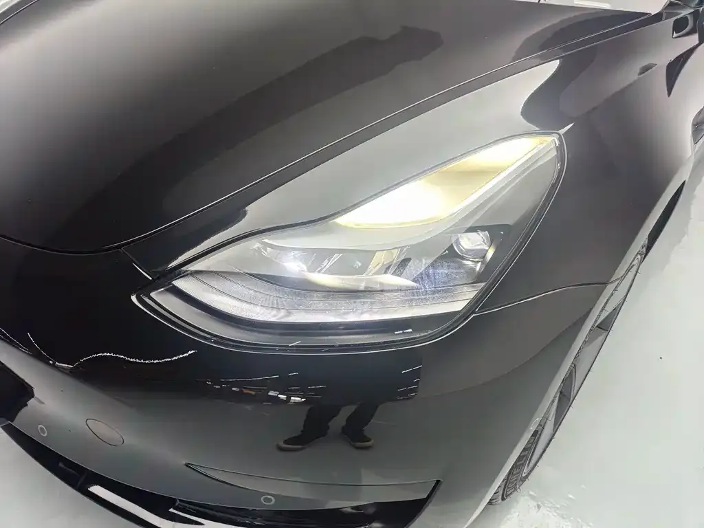 Tesla Model 3 — фото 3