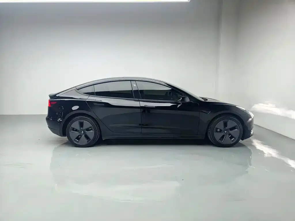 Tesla Model 3 — фото 6