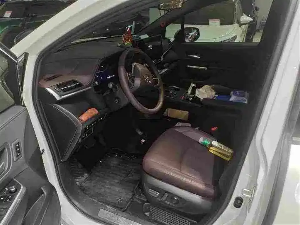 Toyota Granvia — фото 7